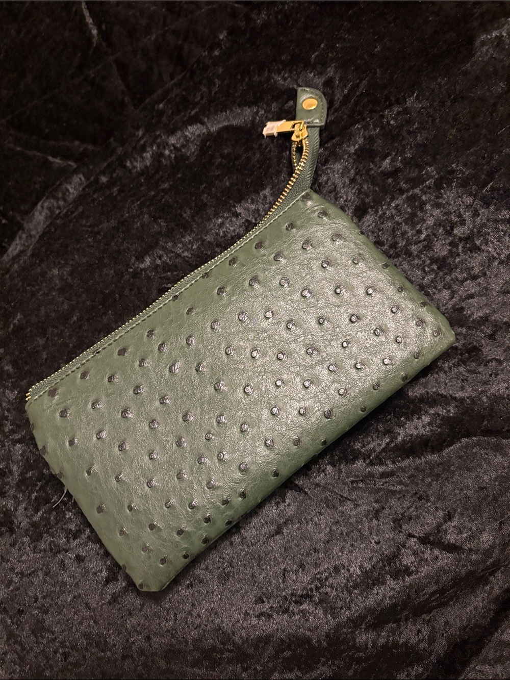 Green Bumpy Wristlet w/ Detaching Straps